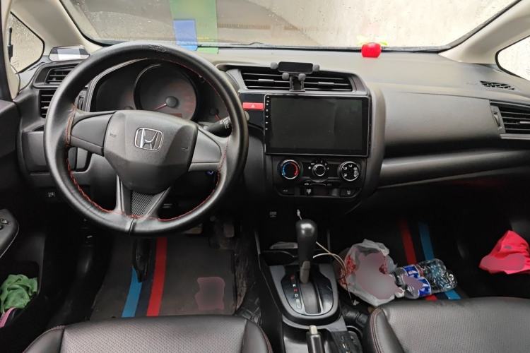 Used Honda Fit 2014 1.5L SE CVT Fashion Model Center Console