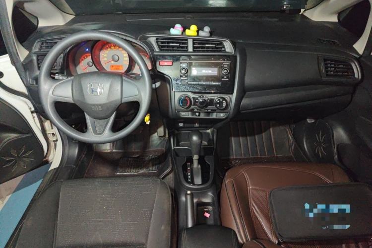 Used Honda Fit 2014 1.5L LX CVT Comfort Model Center Console
