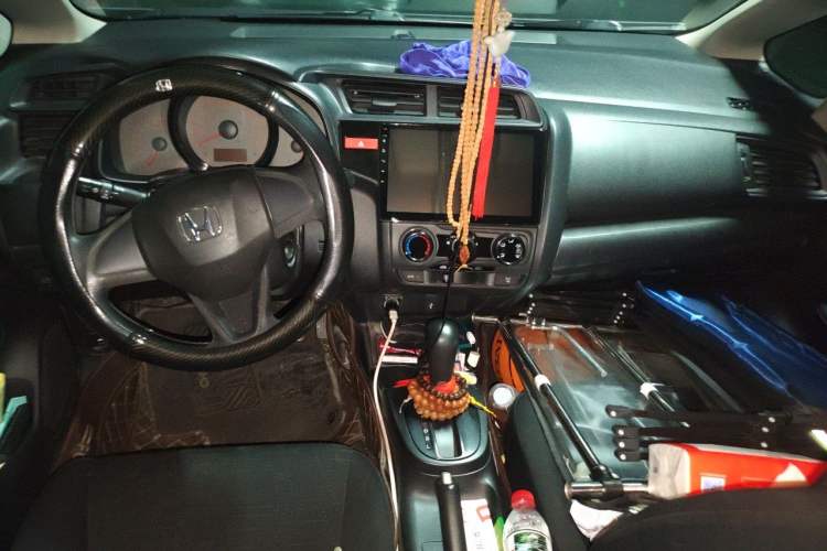 Used Honda Fit 2014 1.5L SE CVT Fashion Model Center Console