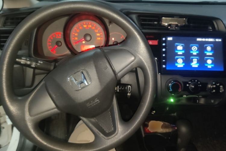 Used Honda Fit 2014 1.5L LX CVT Comfort Model Center Console