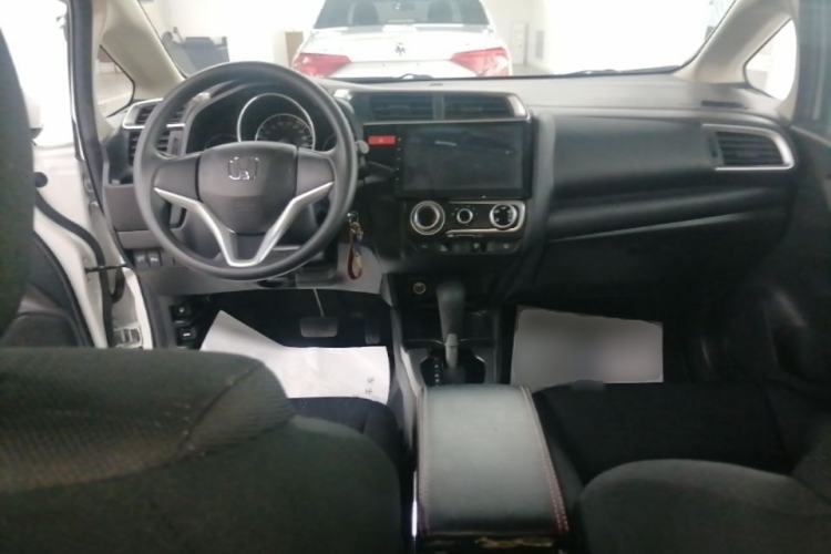 Used Honda Fit 2014 1.5L SE CVT Fashion Model Center Console