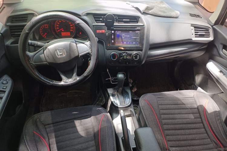 Used Honda Fit 2014 1.5L LX CVT Comfort Model Center Console