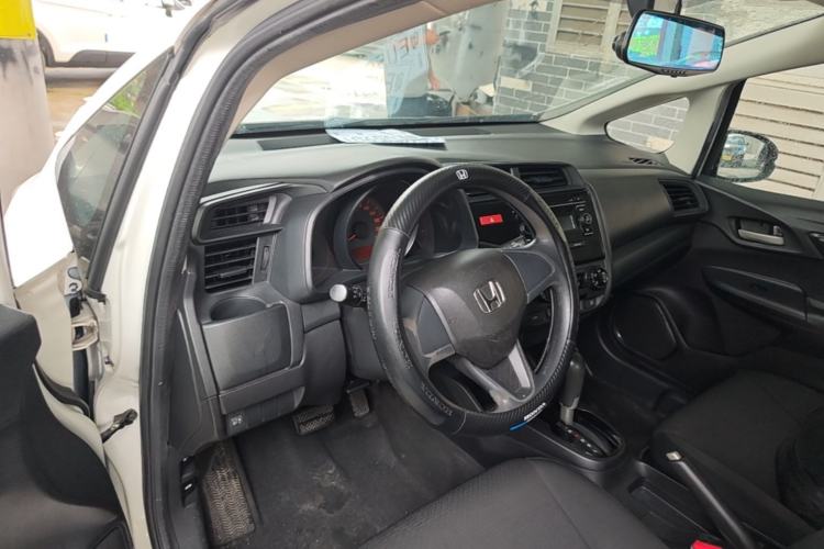 Used Honda Fit 2014 1.5L LX CVT Comfort Model Center Console