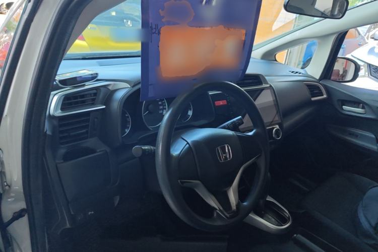 Used Honda Fit 2014 1.5L SE CVT Fashion Model Center Console