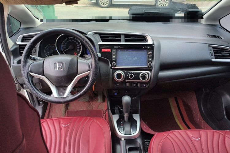 Used Honda Fit 2014 1.5L SE CVT Fashion Model Center Console