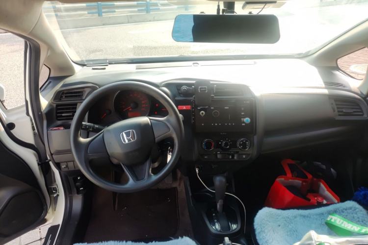 Used Honda Fit 2014 1.5L LX CVT Comfort Model Center Console