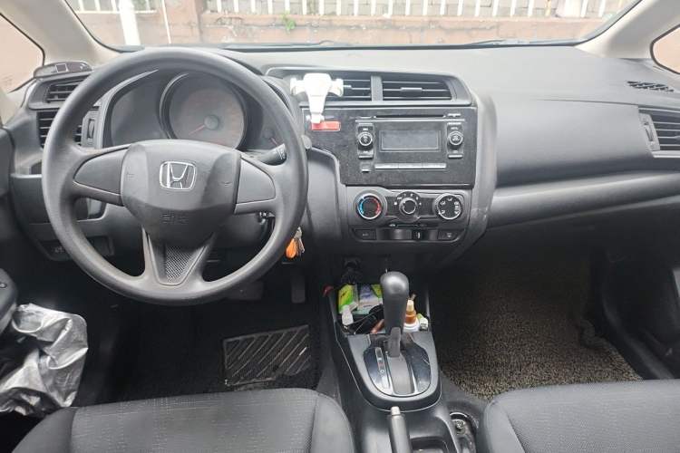 Used Honda Fit 2014 1.5L LX CVT Comfort Model Center Console