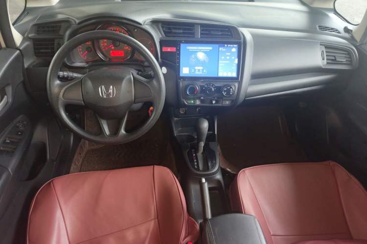 Used Honda Fit 2014 1.5L LX CVT Comfort Model Center Console