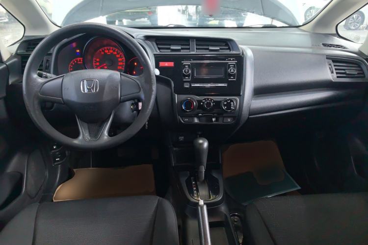 Used Honda Fit 2014 1.5L LX CVT Comfort Model Center Console