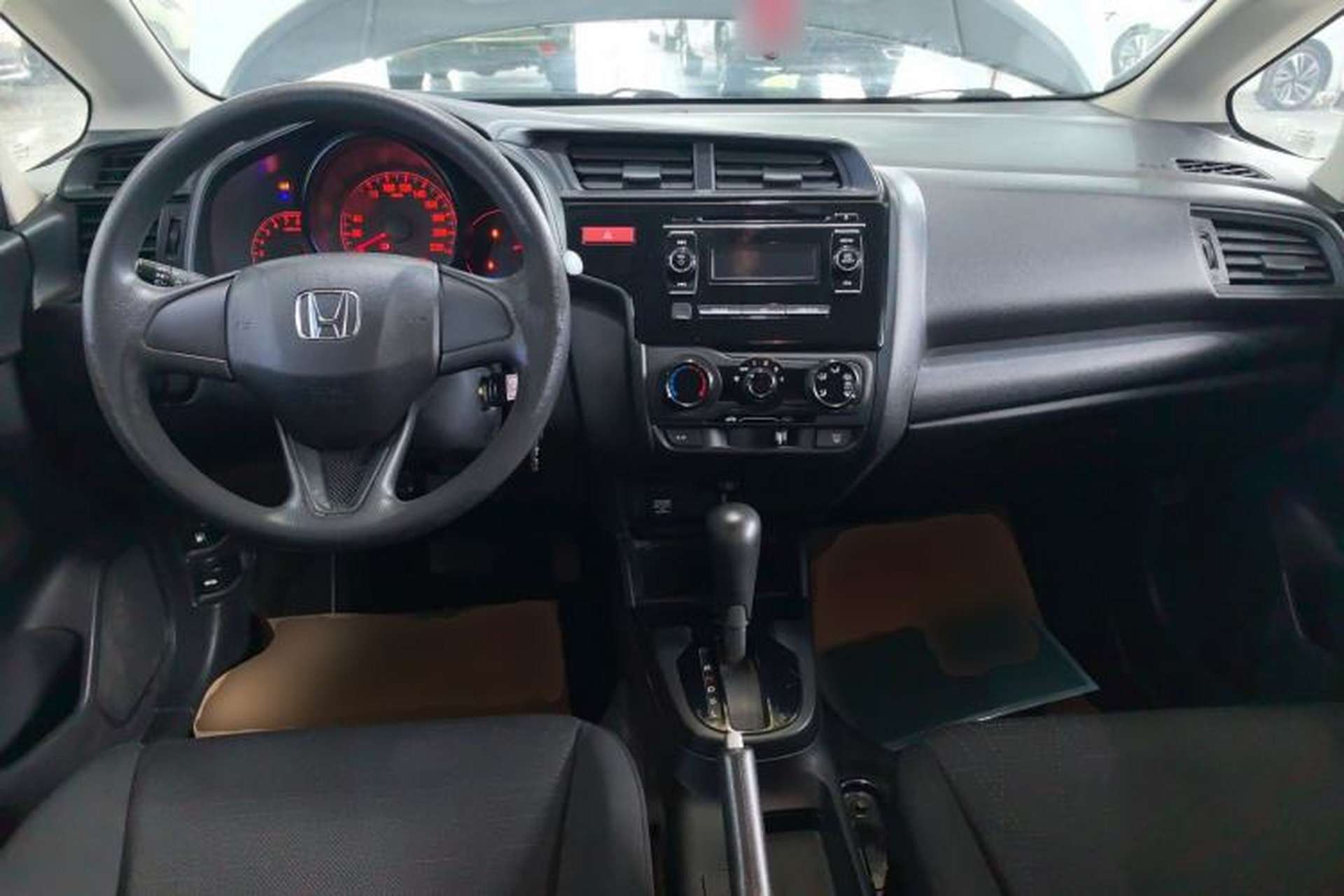 Used Honda Fit 2014 1.5L LX CVT Comfort Model Center Console