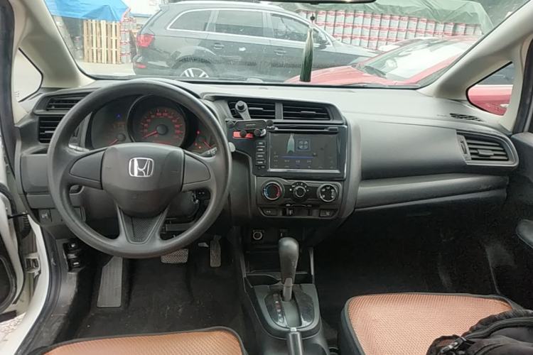 Used Honda Fit 2014 1.5L LX CVT Comfort Model Center Console