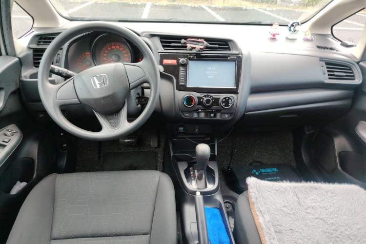 Used Honda Fit 2014 1.5L LX CVT Comfort Model Center Console