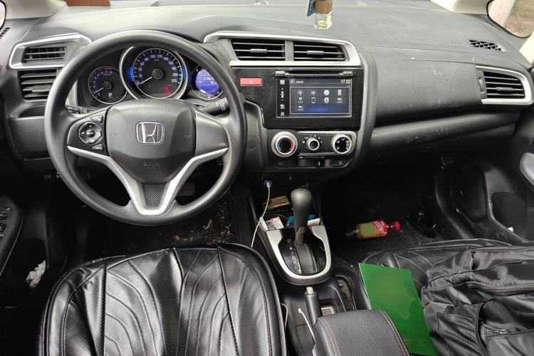 Used Honda Fit 2014 1.5L SE CVT Fashion Model Center Console