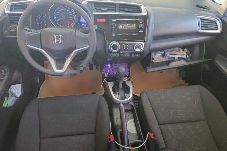 Used Honda Fit 2014 1.5L SE CVT Fashion Model Center Console