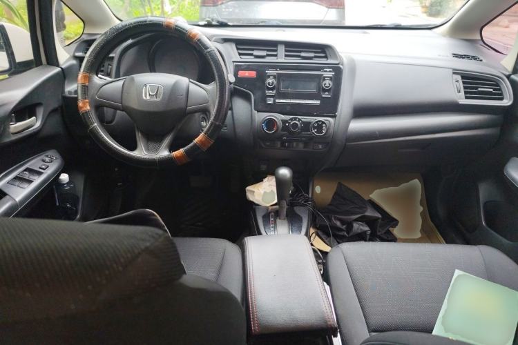 Used Honda Fit 2014 1.5L LX CVT Comfort Model Center Console