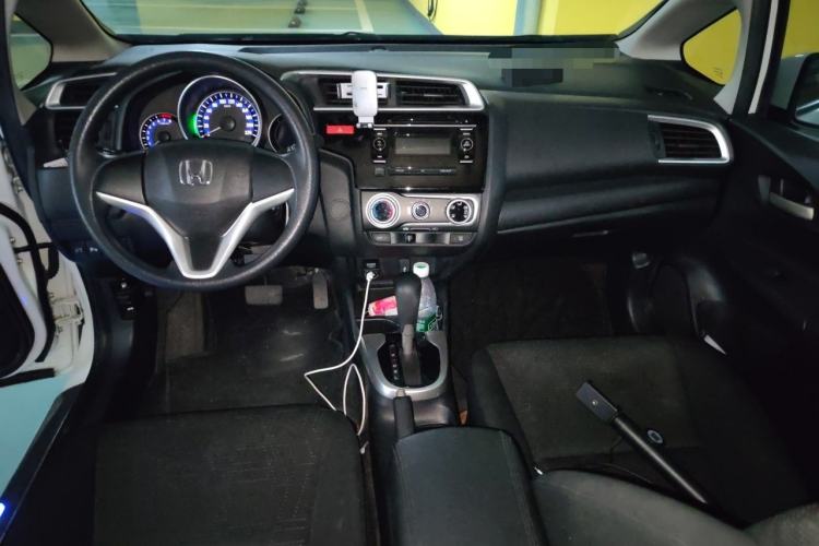 Used Honda Fit 2014 1.5L SE CVT Fashion Model Center Console