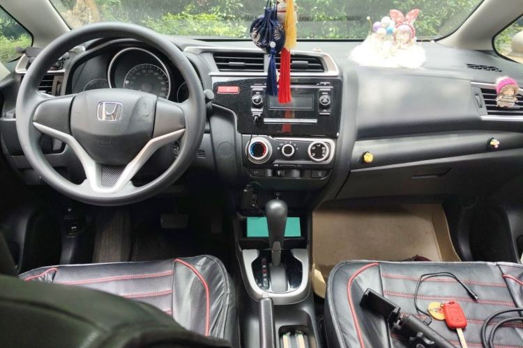 Used Honda Fit 2014 1.5L SE CVT Fashion Model Center Console