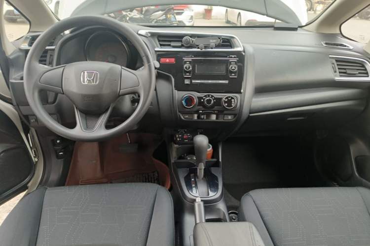 Used Honda Fit 2014 1.5L LX CVT Comfort Model Center Console