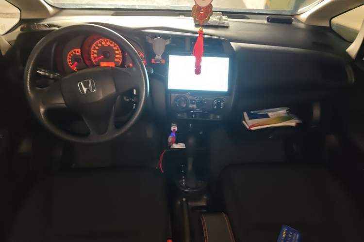 Used Honda Fit 2014 1.5L LX CVT Comfort Model Center Console
