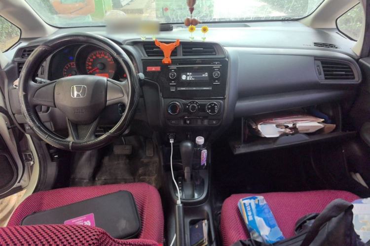 Used Honda Fit 2014 1.5L LX CVT Comfort Model Center Console