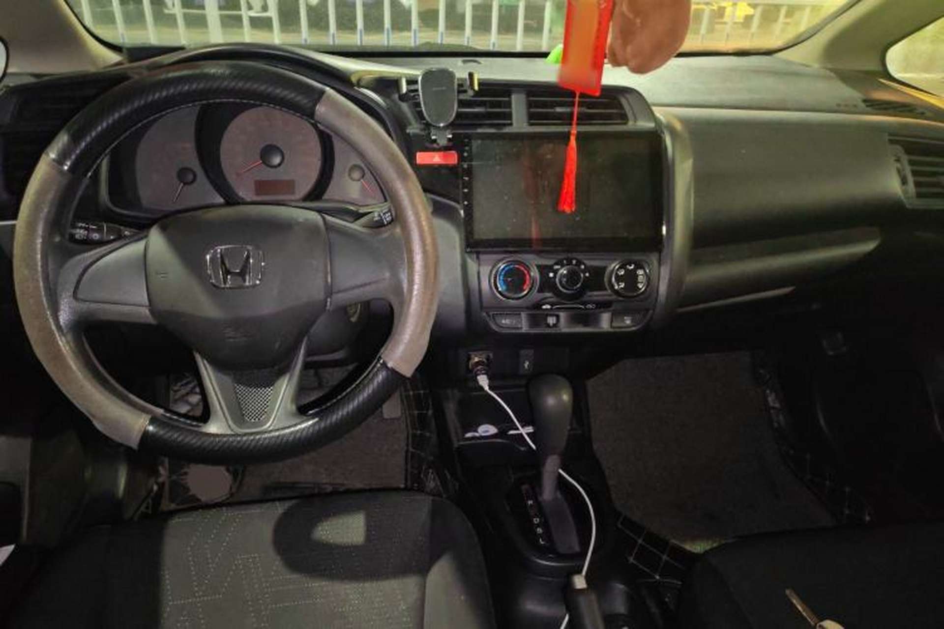 Used Honda Fit 2014 1.5L LX CVT Comfort Model Center Console