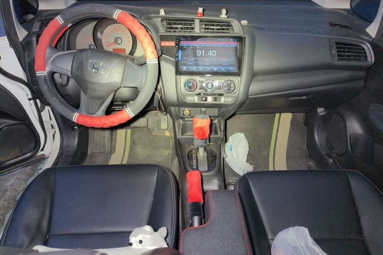 Used Honda Fit 2014 1.5L LX CVT Comfort Model Center Console