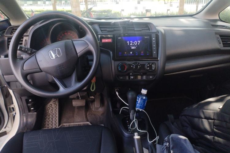 Used Honda Fit 2014 1.5L LX CVT Comfort Model Center Console