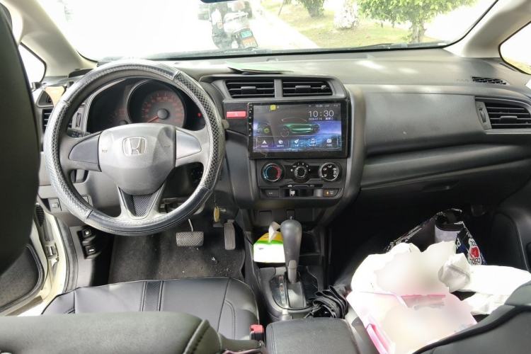 Used Honda Fit 2014 1.5L LX CVT Comfort Model Center Console