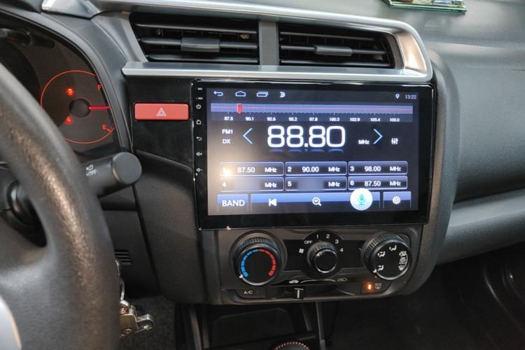 Used Honda Fit 2014 1.5L LX CVT Comfort Model Center Console
