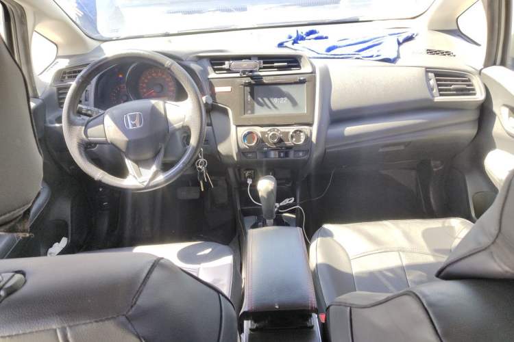 Used Honda Fit 2014 1.5L LX CVT Comfort Model Center Console