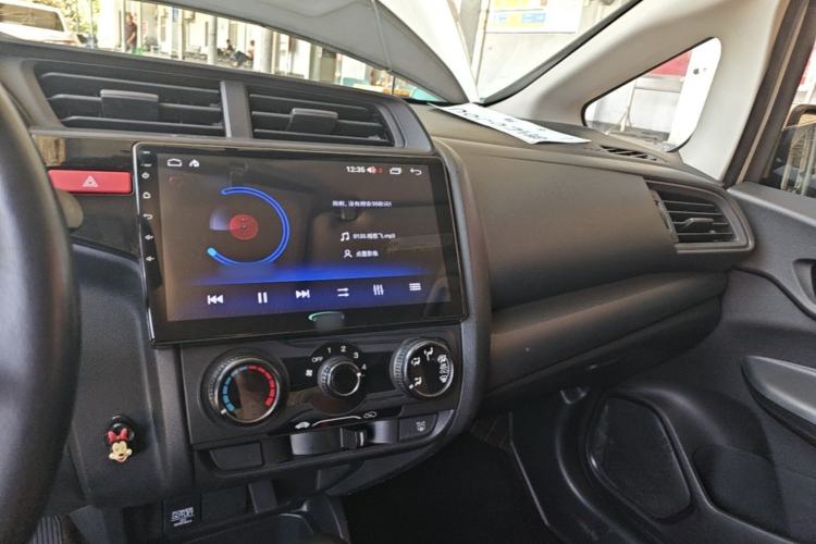Used Honda Fit 2014 1.5L LX CVT Comfort Model Center Console