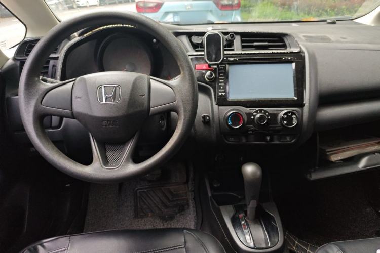 Used Honda Fit 2014 1.5L LX CVT Comfort Model Center Console