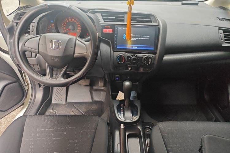 Used Honda Fit 2014 1.5L LX CVT Comfort Model Center Console