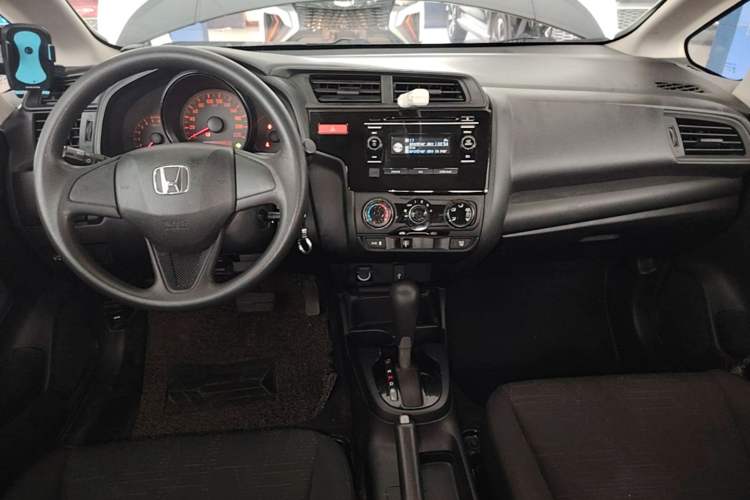 Used Honda Fit 2014 1.5L LX CVT Comfort Model Center Console