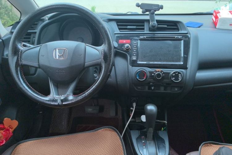 Used Honda Fit 2014 1.5L LX CVT Comfort Model Center Console