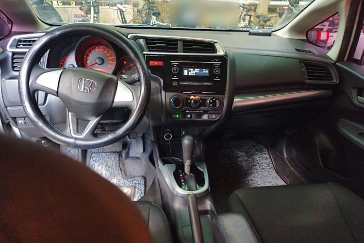 Used Honda Fit 2014 1.5L LX CVT Comfort Model Center Console