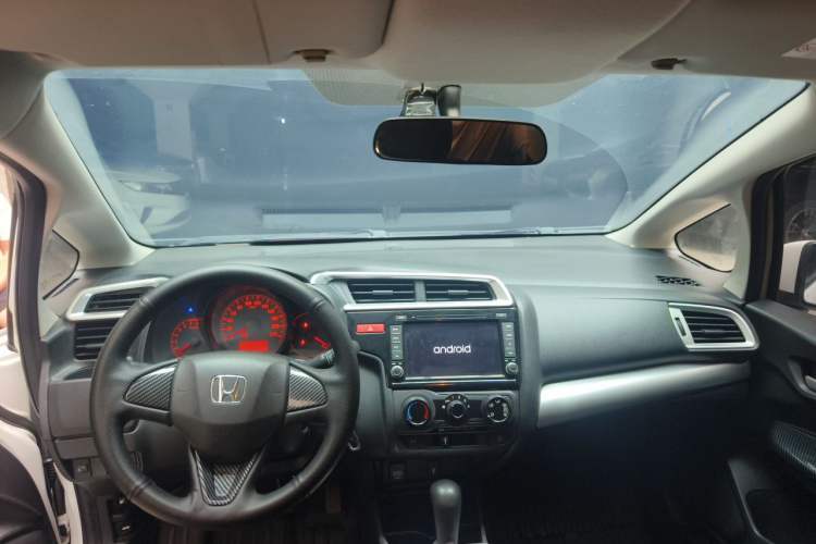 Used Honda Fit 2014 1.5L LX CVT Comfort Model Center Console