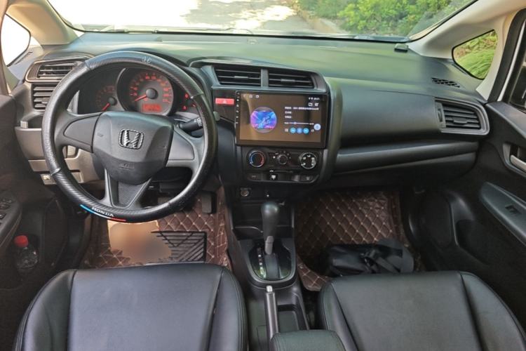Used Honda Fit 2014 1.5L LX CVT Comfort Model Center Console
