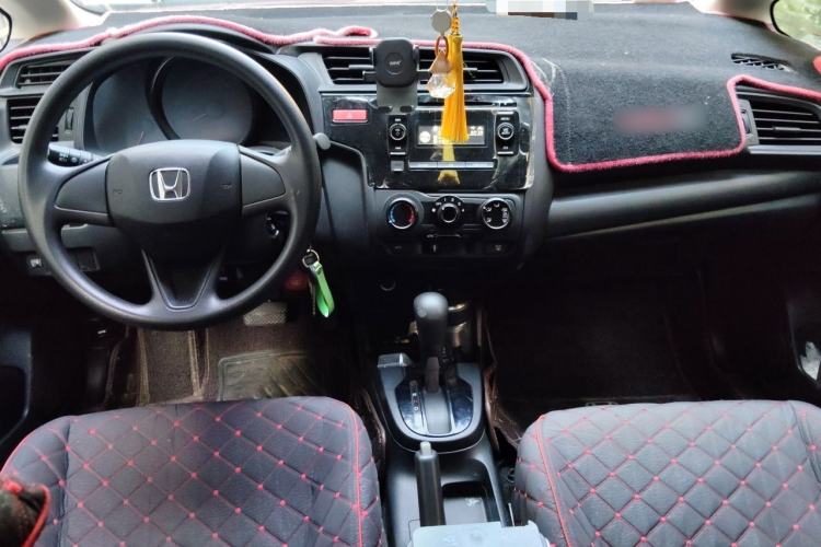Used Honda Fit 2014 1.5L LX CVT Comfort Model Center Console