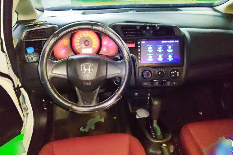 Used Honda Fit 2014 1.5L LX CVT Comfort Model Center Console