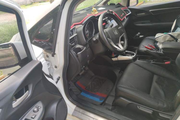 Used Honda Fit 2014 1.5L SE CVT Fashion Model Driver Seat