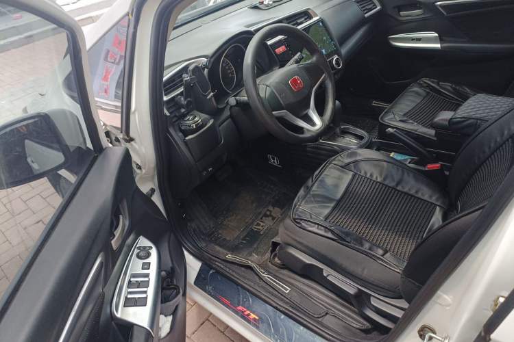 Used Honda Fit 2014 1.5L SE CVT Fashion Model Driver Seat