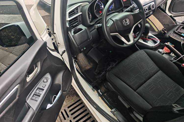 Used Honda Fit 2014 1.5L SE CVT Fashion Model Driver Seat