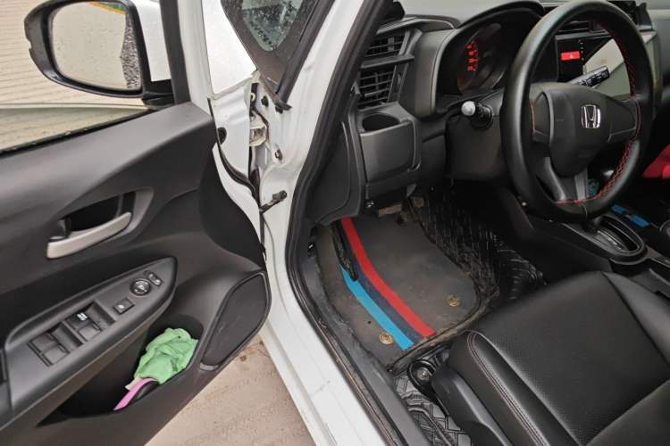 Used Honda Fit 2014 1.5L SE CVT Fashion Model Driver Seat
