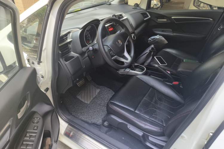 Used Honda Fit 2014 1.5L SE CVT Fashion Model Driver Seat