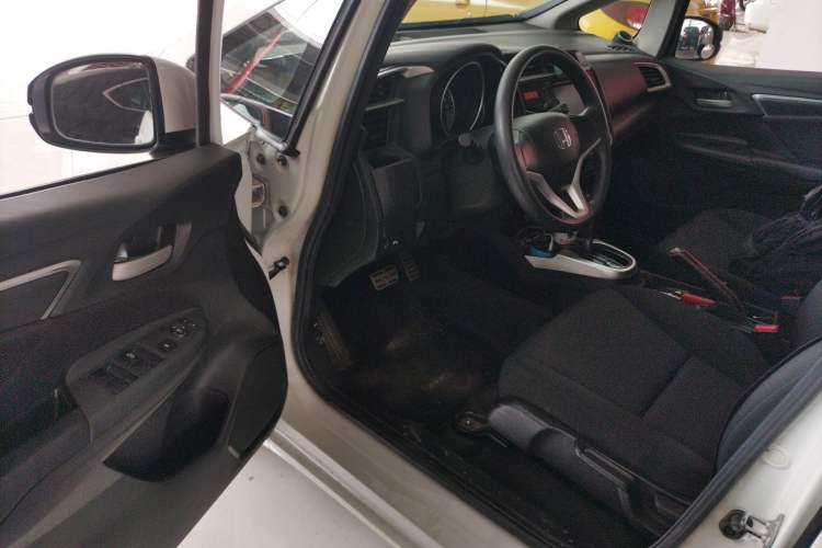 Used Honda Fit 2014 1.5L SE CVT Fashion Model Driver Seat