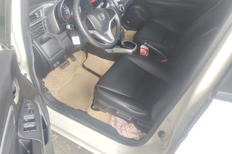 Used Honda Fit 2014 1.5L SE CVT Fashion Model Driver Seat