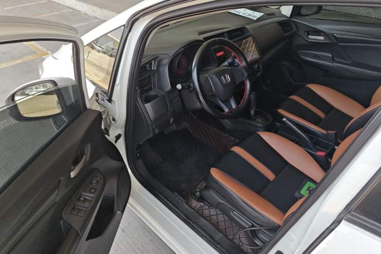 Used Honda Fit 2014 1.5L LX CVT Comfort Model Driver Seat