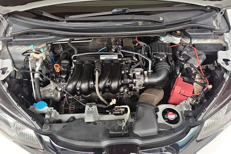 Used Honda Fit 2014 1.5L SE CVT Fashion Model Engine Bay