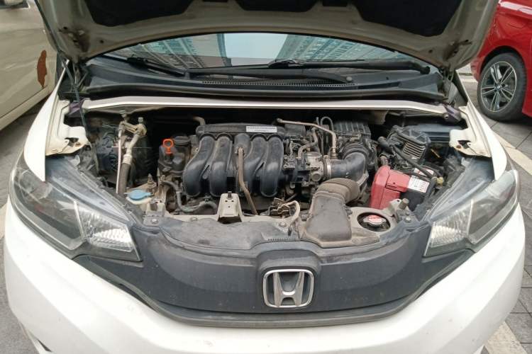 Used Honda Fit 2014 1.5L SE CVT Fashion Model Engine Bay